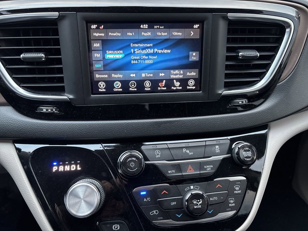 Used 2018 Chrysler Pacifica Touring-L image 16