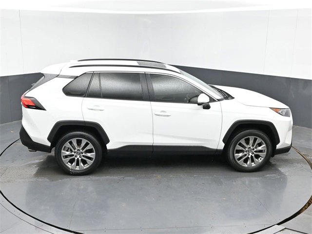 Used 2020 Toyota RAV4 XLE Premium image 41