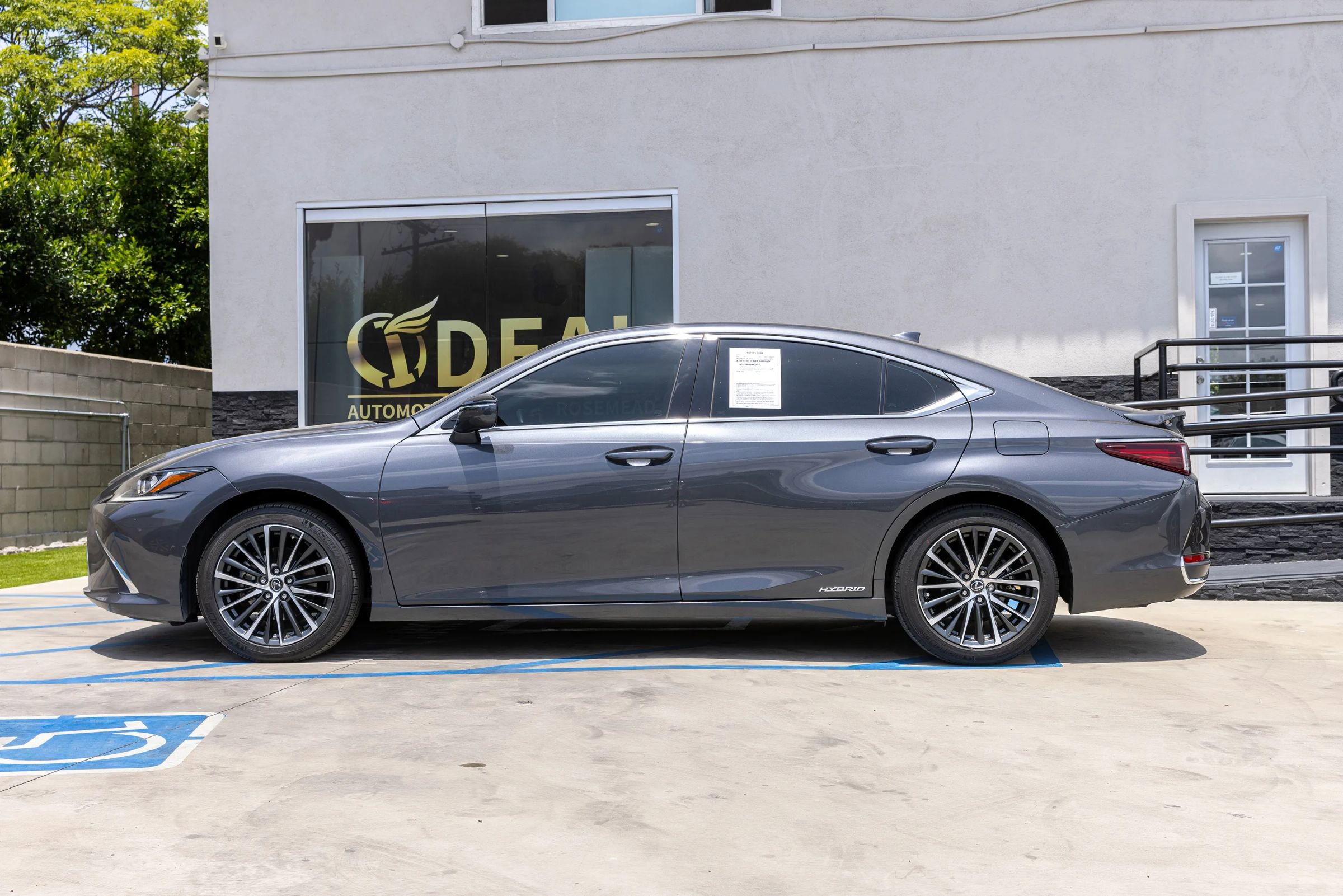 Used 2022 Lexus ES 300h w/ Accessory Package FWD image 9