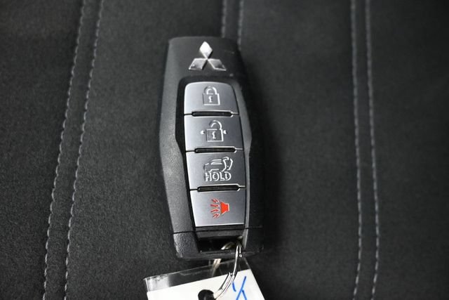 Used 2024 Mitsubishi Outlander SE FWD image 27