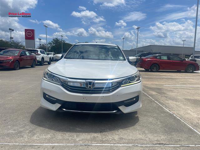 Used 2017 Honda Accord Sport image 2