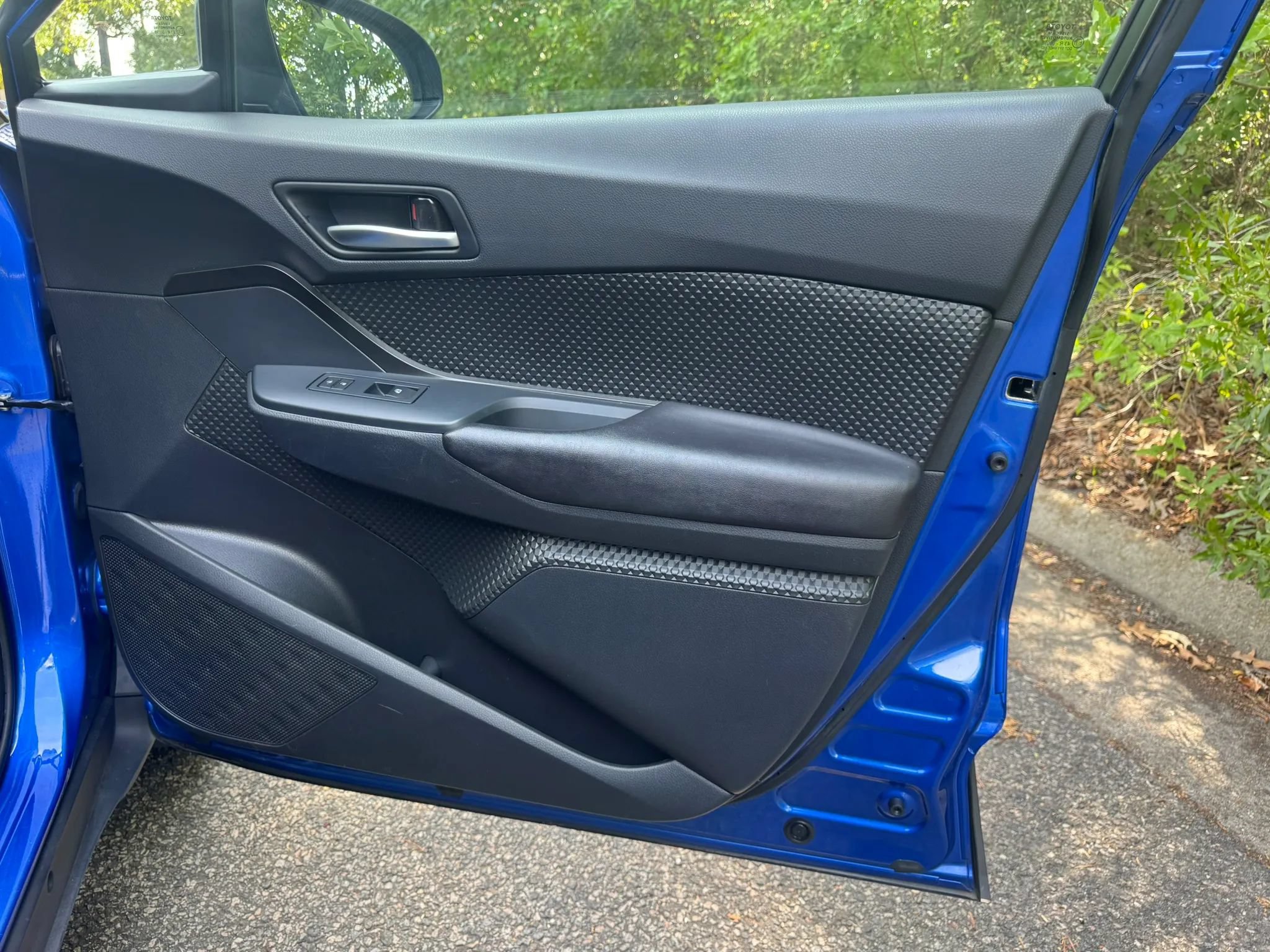 Used 2019 Toyota C-HR LE FWD image 13