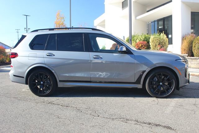 Used 2025 BMW X7 xDrive40i w/ M Sport Package image 11