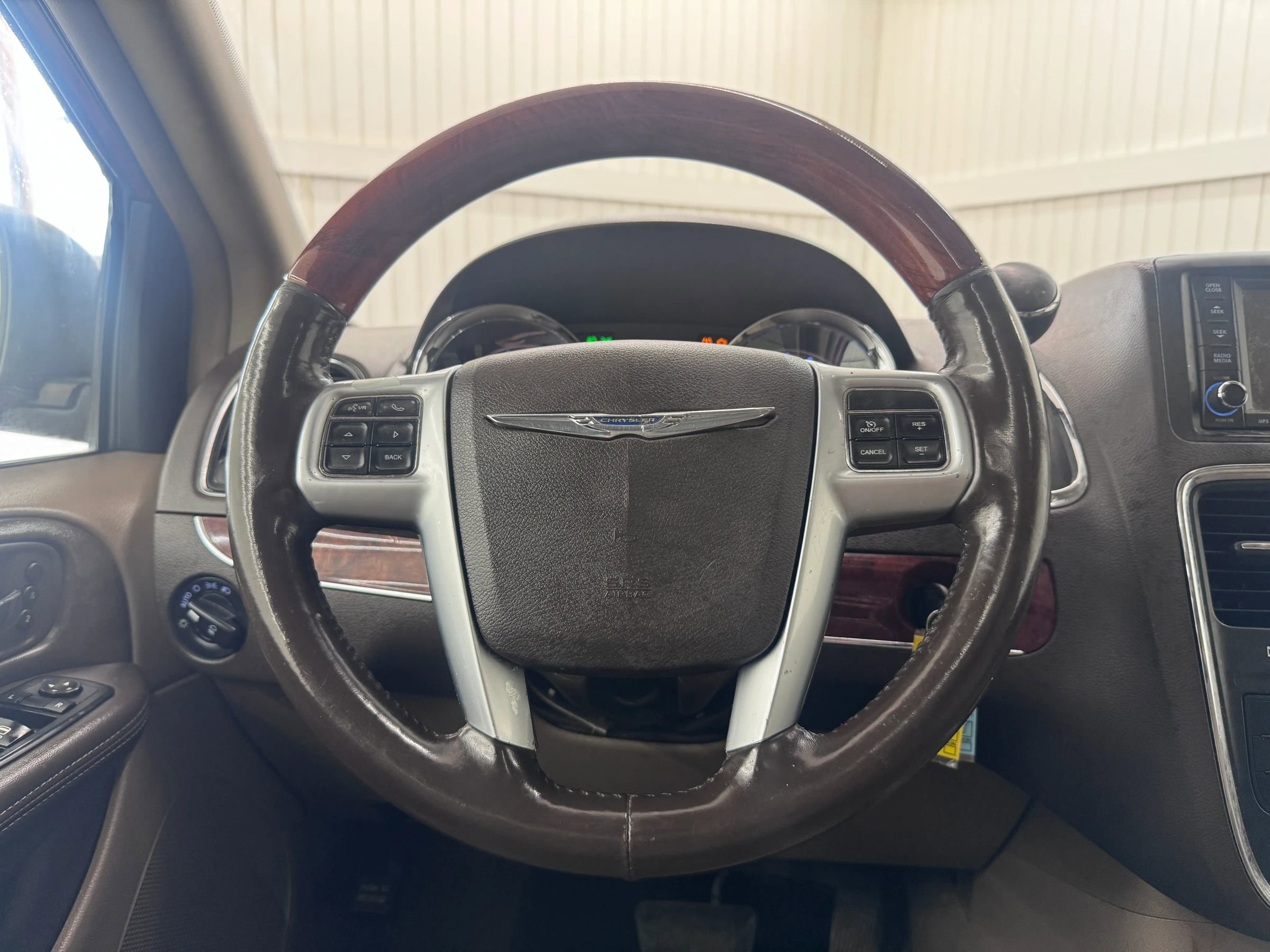 Used 2012 Chrysler Town & Country Limited w/ Luxury Group image 20