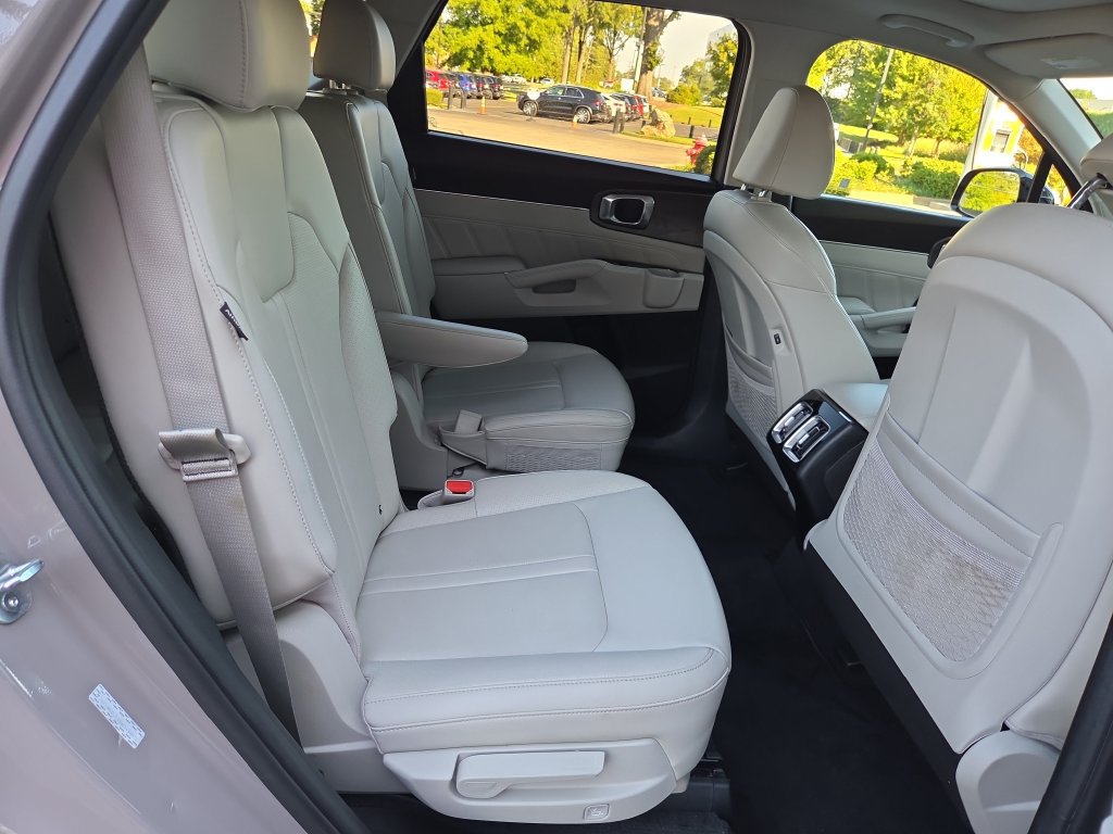 Used 2025 Kia Sorento SX AWD/4WD image 15