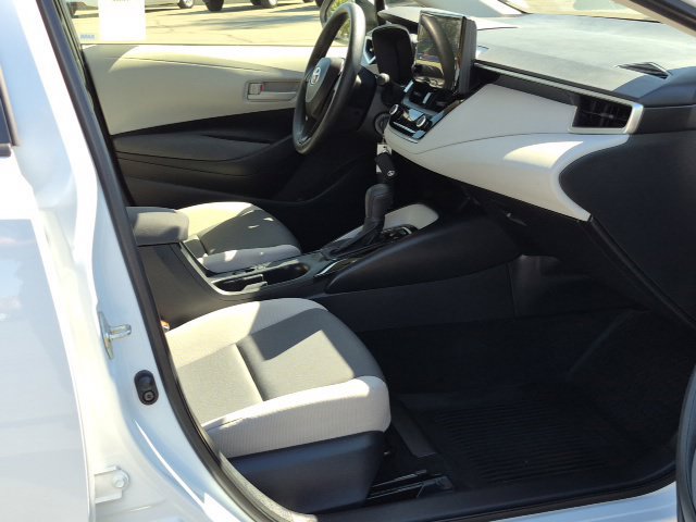 Used 2025 Toyota Corolla LE FWD image 20