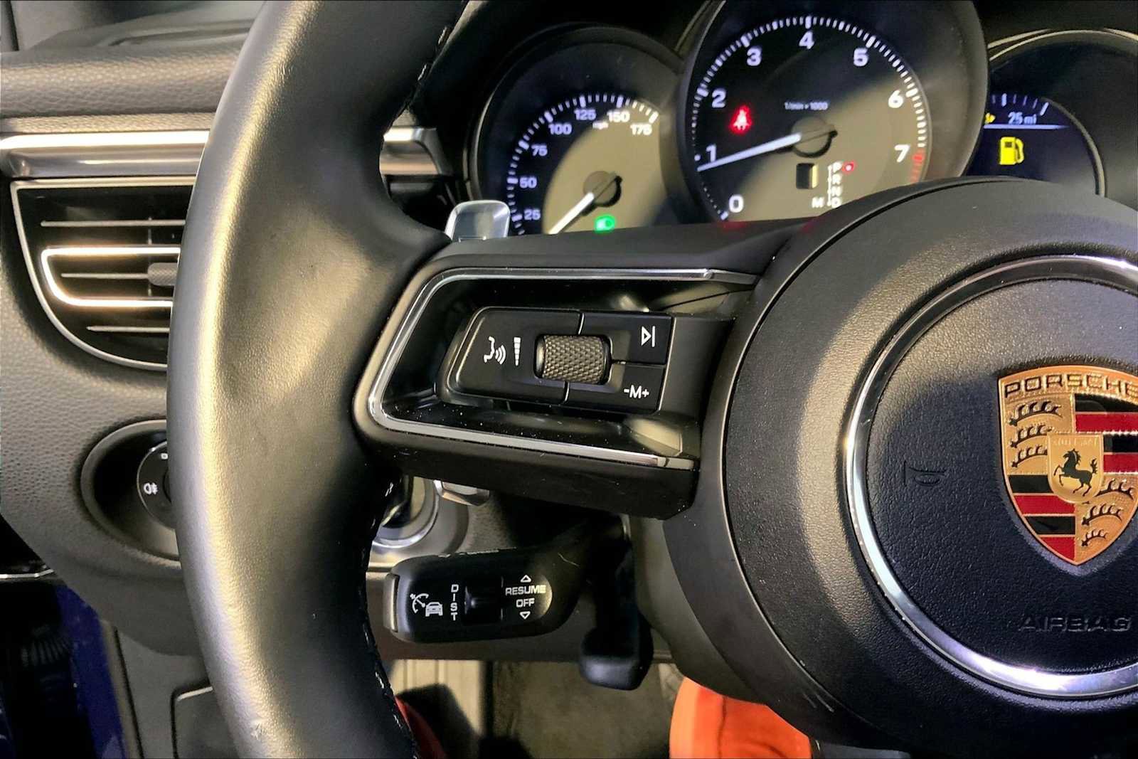 Certified 2024 Porsche Macan image 27