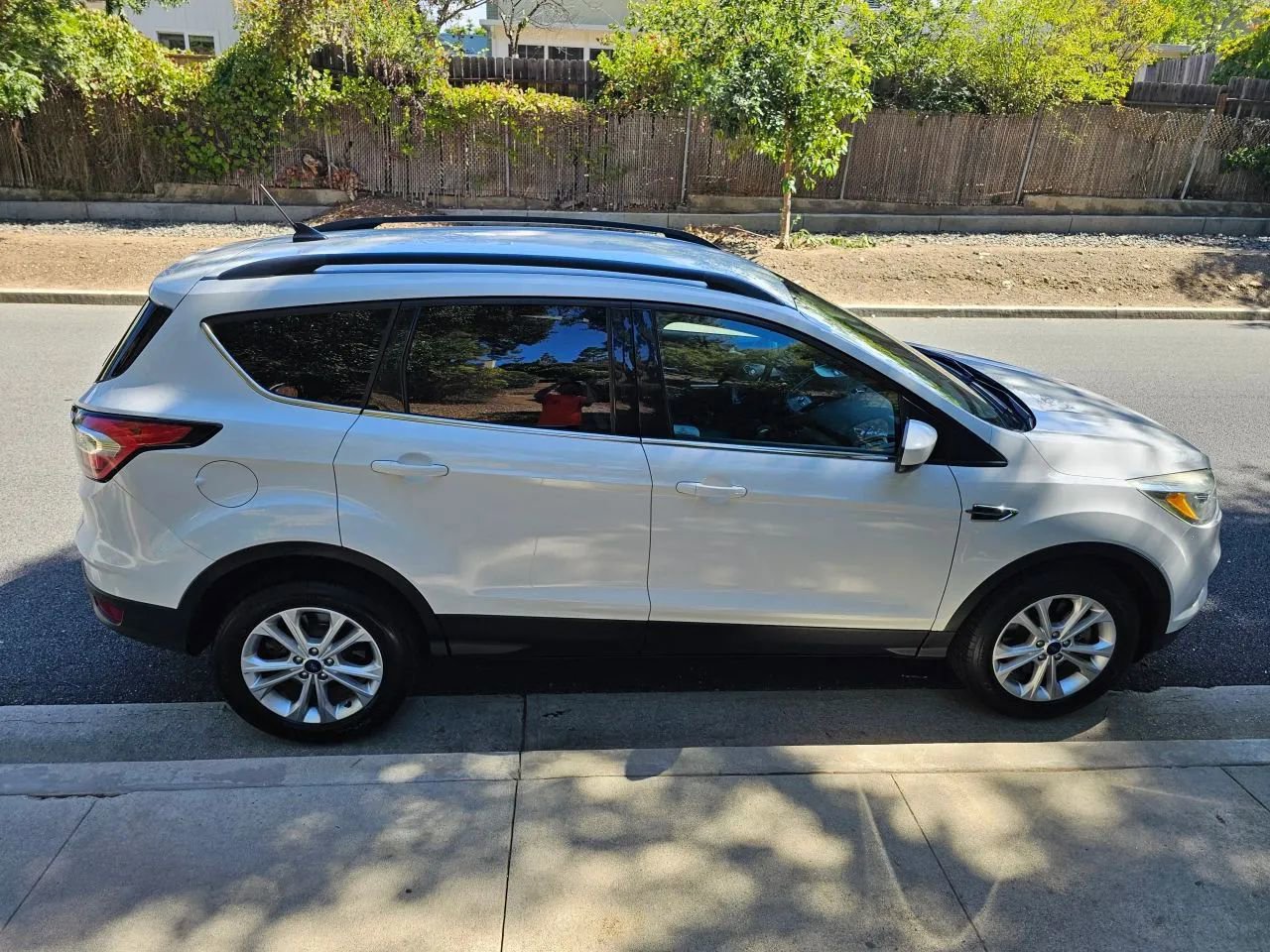 Used 2018 Ford Escape SE w/ SE Sync 3 Package image 12