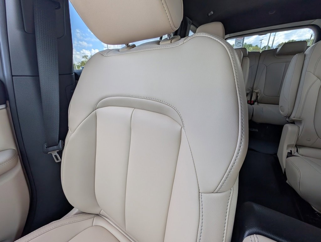 New 2025 Jeep Grand Cherokee L Limited image 12