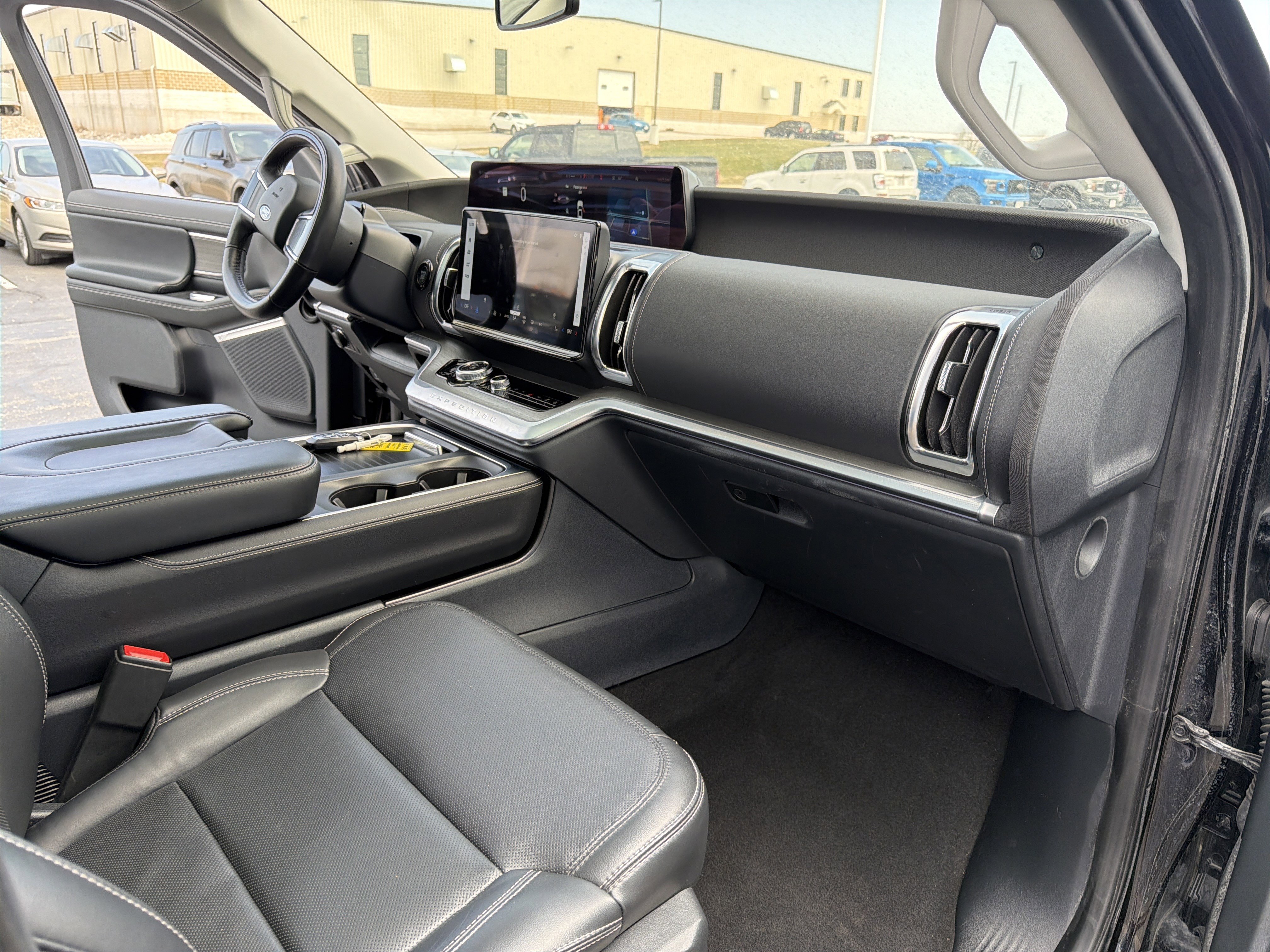 Used 2025 Ford Expedition Max Platinum AWD/4WD image 34