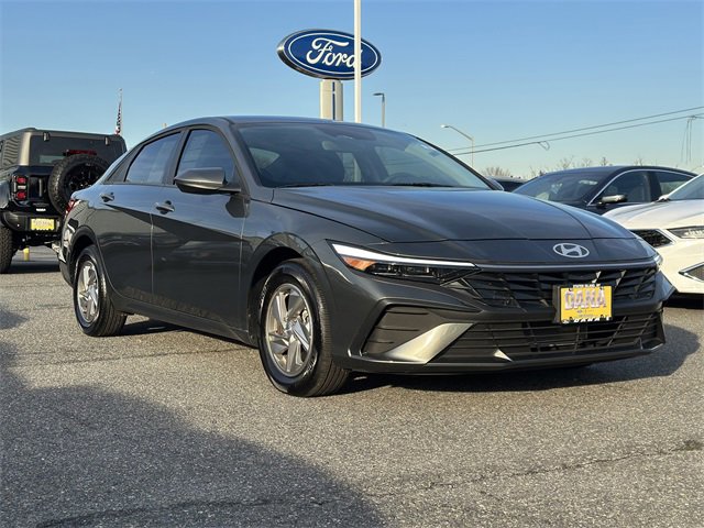 Used 2025 Hyundai Elantra SE image 43