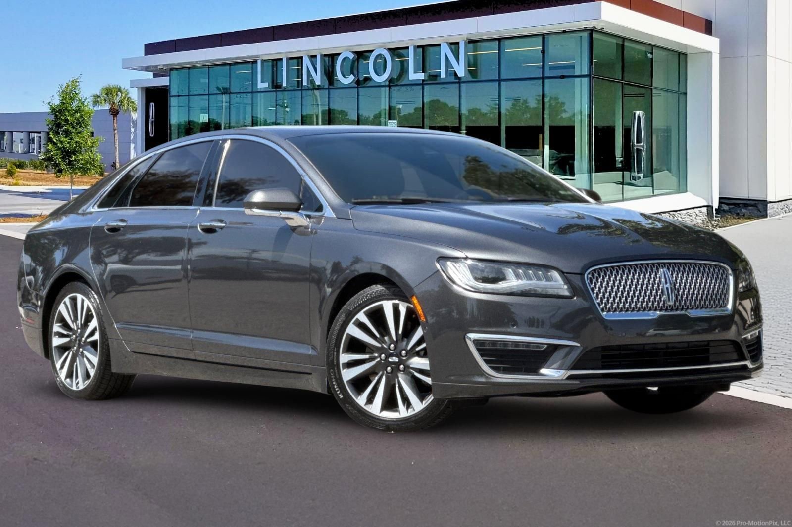 Used 2019 Lincoln MKZ Reserve FWD image 2