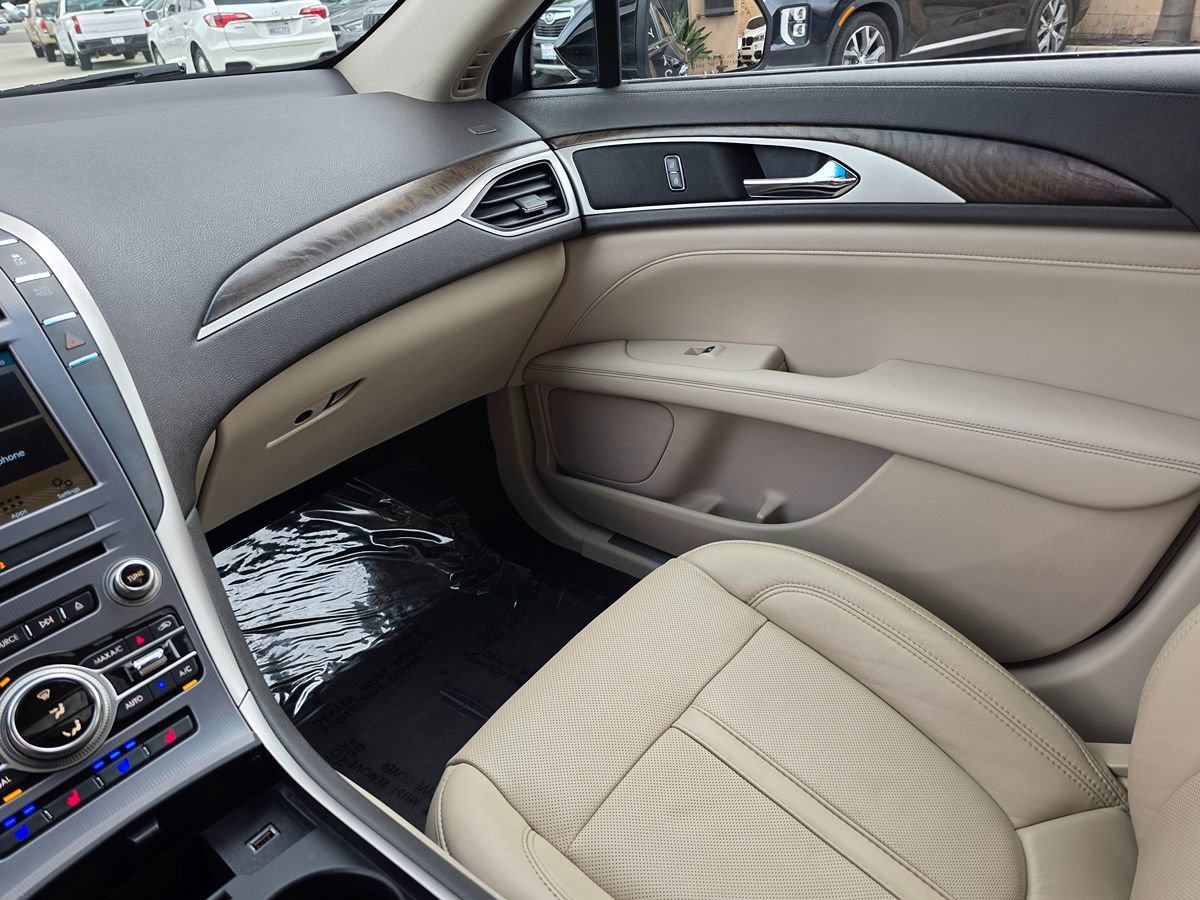 Used 2017 Lincoln MKZ Reserve image 39
