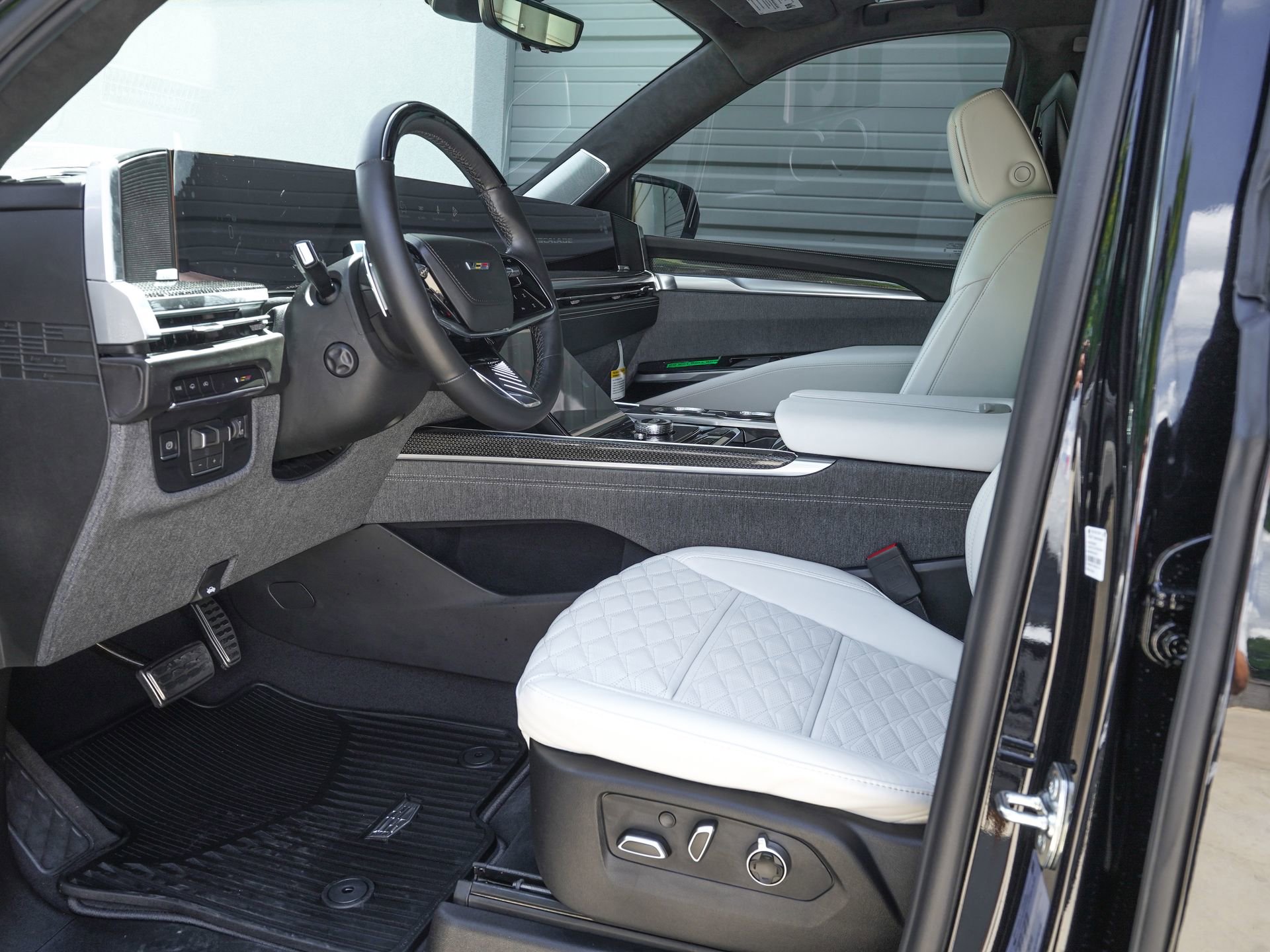 Used 2026 Cadillac Escalade V w/ LPO, ONYX Package image 9