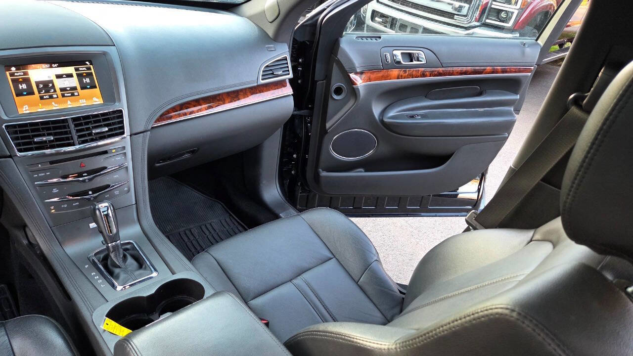 Used 2019 Lincoln MKT AWD image 32