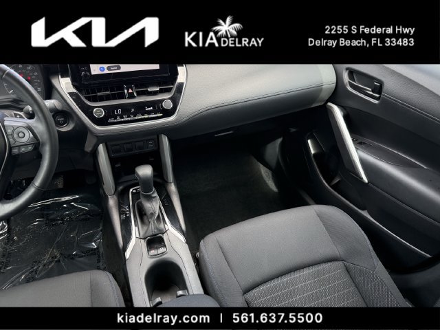Used 2025 Toyota Corolla Cross AWD Hybrid w/ Moonroof Package image 14