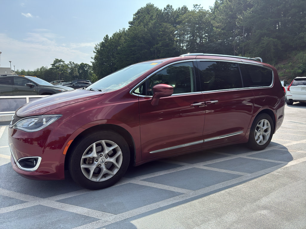 Used 2018 Chrysler Pacifica Touring-L Plus w/ Tire & Wheel Group FWD image 1