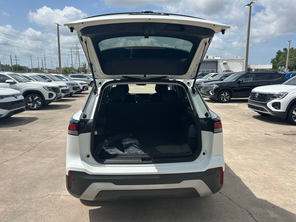 Used 2025 Volkswagen Tiguan S image 37