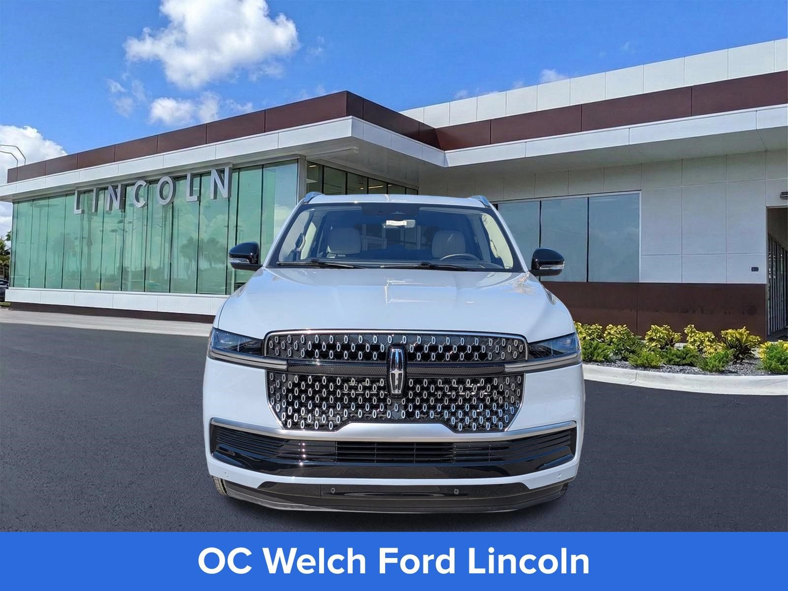 Certified 2025 Lincoln Navigator Reserve AWD/4WD image 10