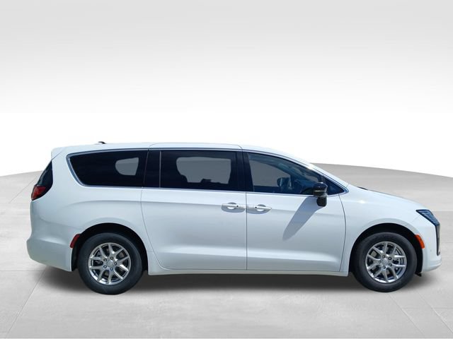 New 2027 Chrysler Pacifica Select FWD image 6