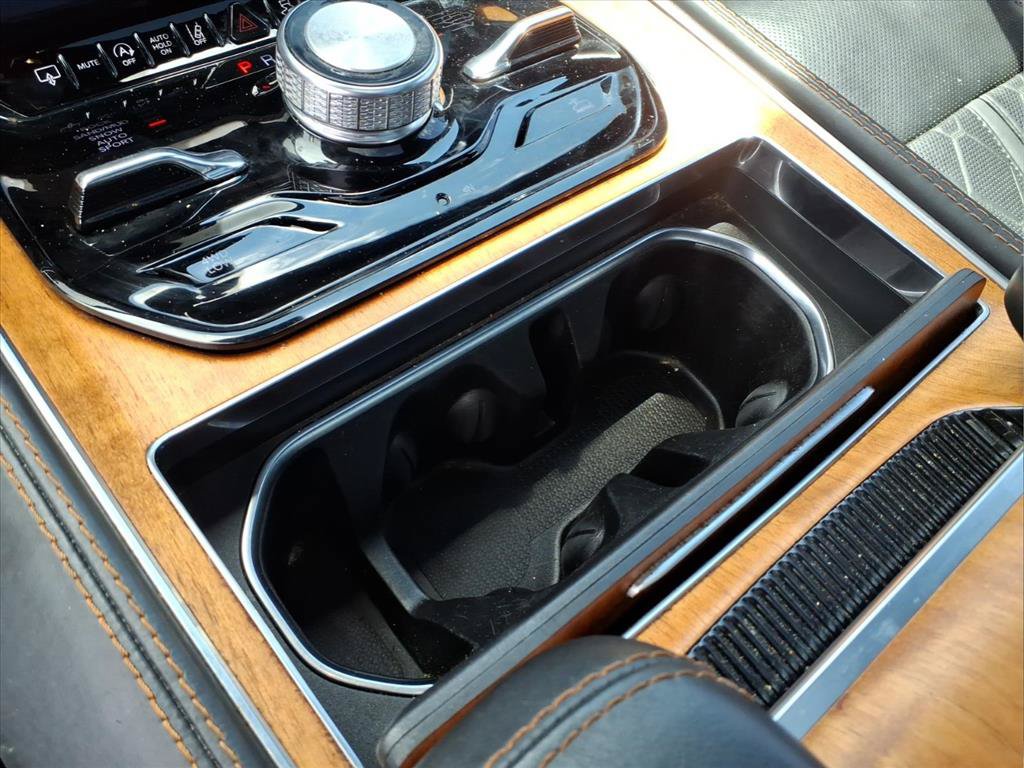 Used 2023 Jeep Grand Wagoneer Series III AWD/4WD image 6
