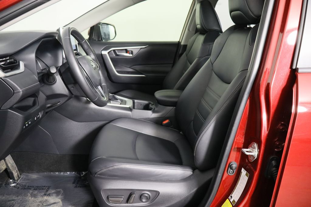 Used 2025 Toyota RAV4 XLE Premium image 15