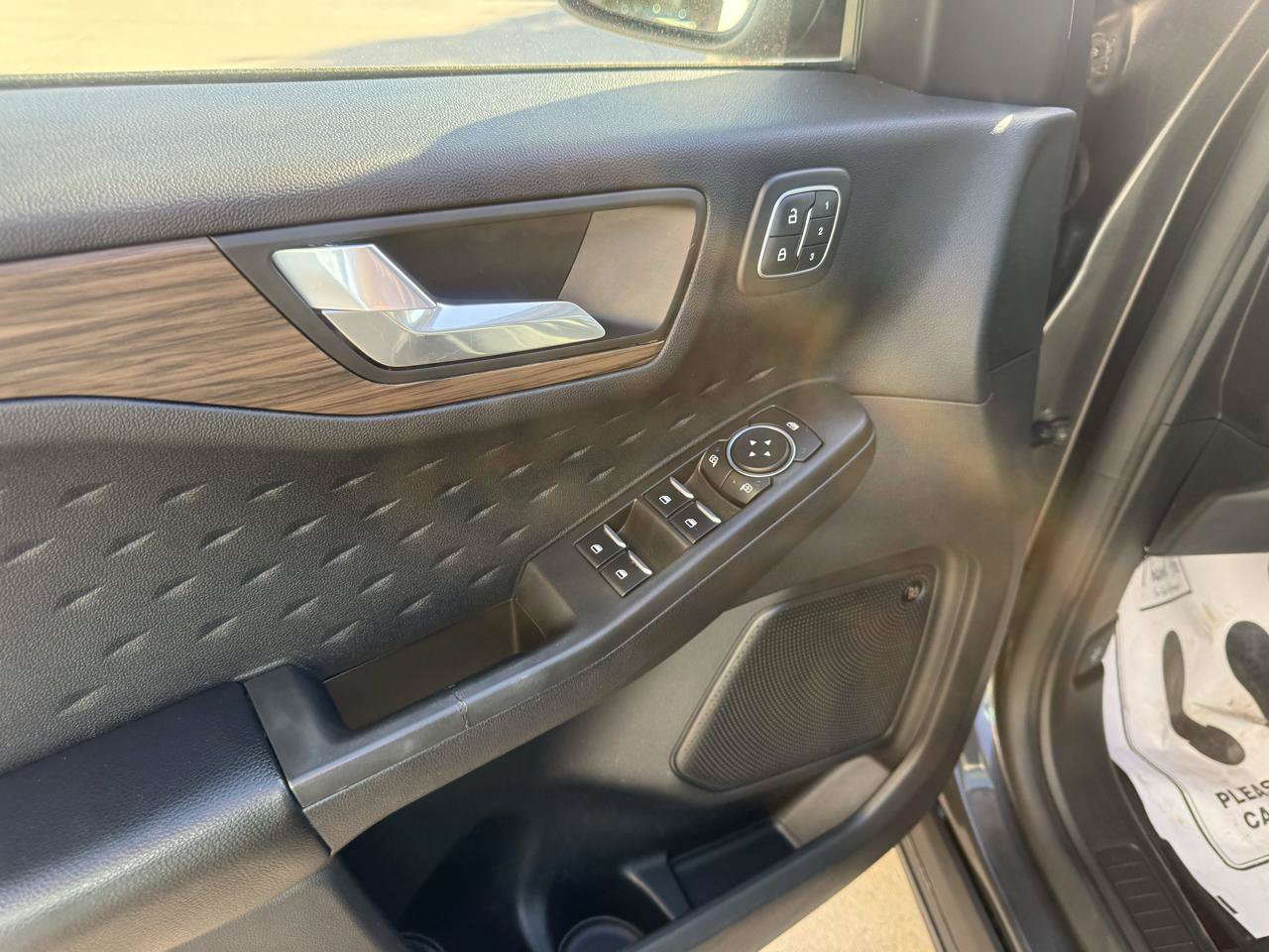Used 2020 Ford Escape Titanium AWD/4WD image 25