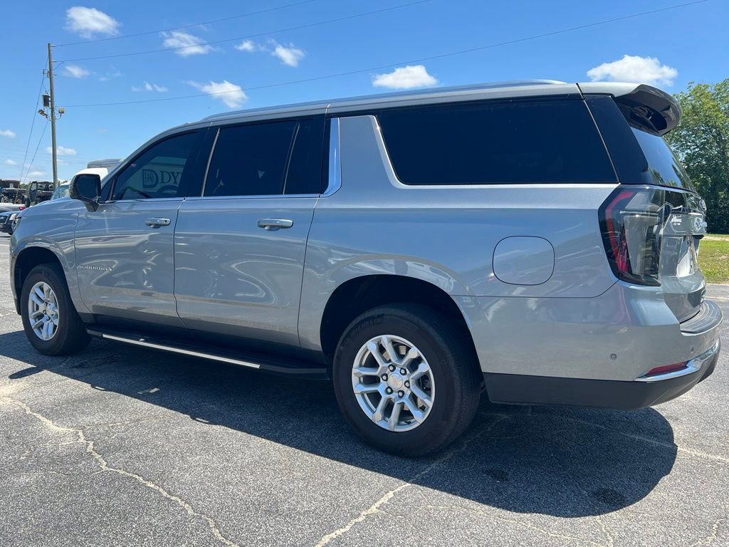 Used 2025 Chevrolet Suburban LT w/ Comfort Package AWD/4WD image 8