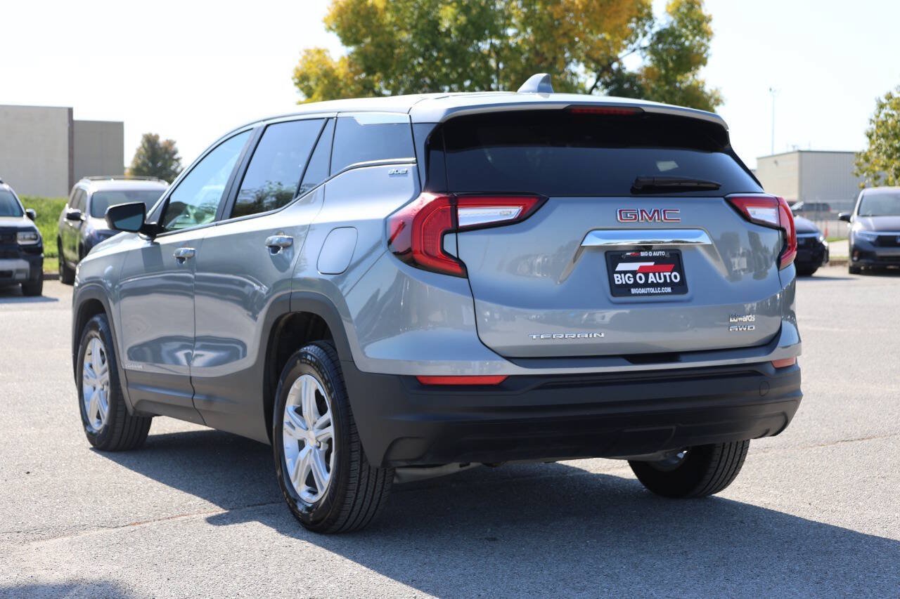 Used 2024 GMC Terrain SLE AWD/4WD image 11