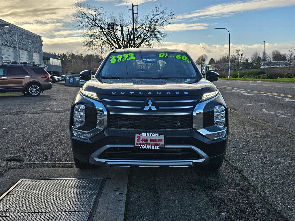 New 2025 Mitsubishi Outlander SE image 2
