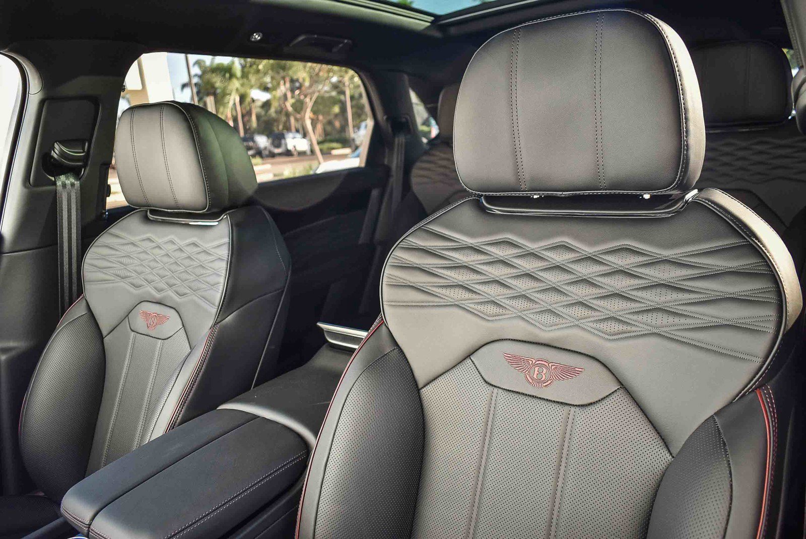 Used 2025 Bentley Bentayga Extended Wheelbase image 26