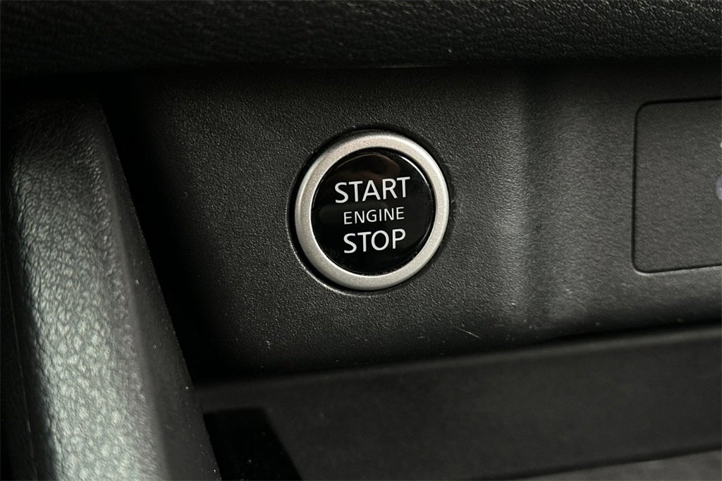 Used 2023 Nissan Rogue SV image 26