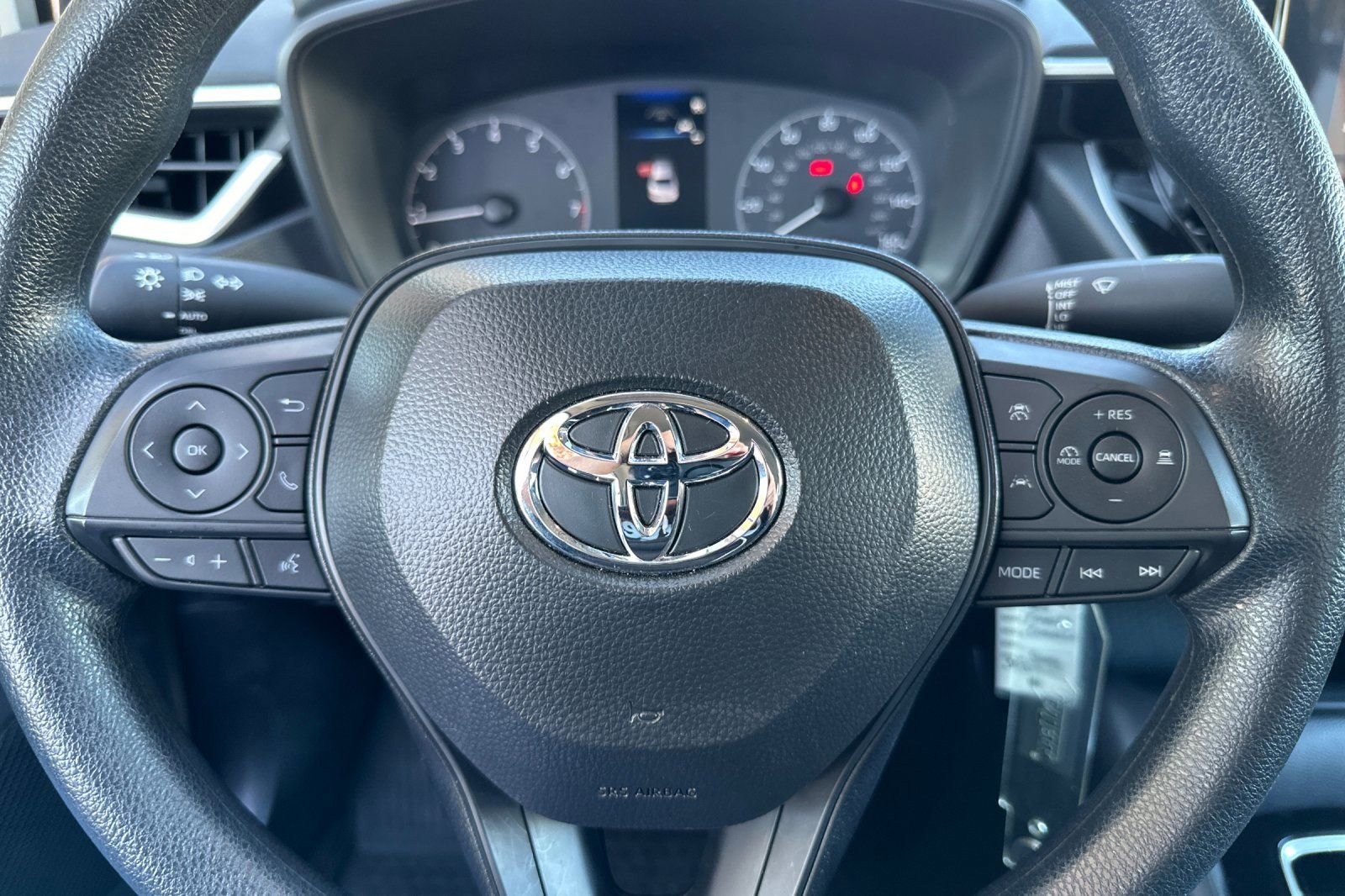 Used 2025 Toyota Corolla LE image 21