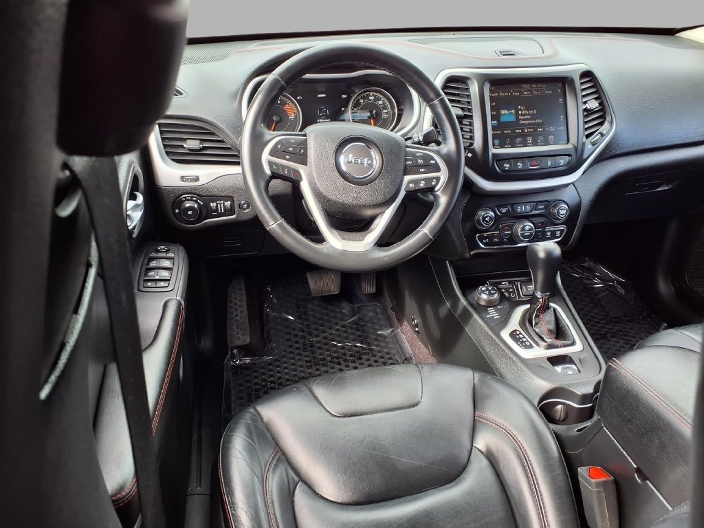 Used 2016 Jeep Cherokee Trailhawk w/ Comfort/Convenience Group AWD/4WD image 4