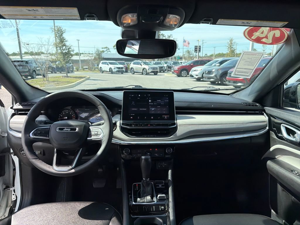 Used 2024 Jeep Compass Limited image 25