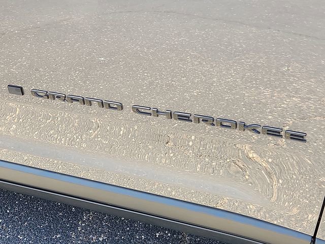 Used 2025 Jeep Grand Cherokee L Altitude AWD/4WD image 8
