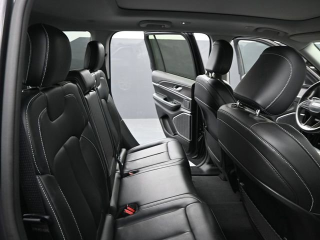 Used 2022 Jeep Grand Cherokee Limited image 19