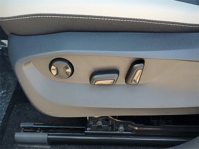 New 2025 Volkswagen Taos SE image 17