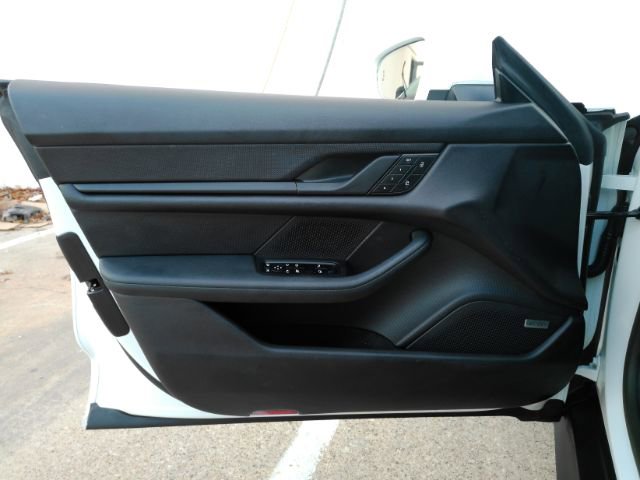 Used 2022 Porsche Taycan image 15