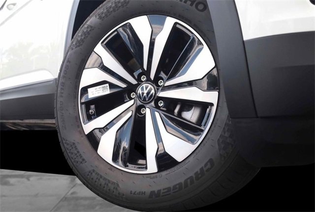 New 2025 Volkswagen Atlas Cross Sport SE image 3
