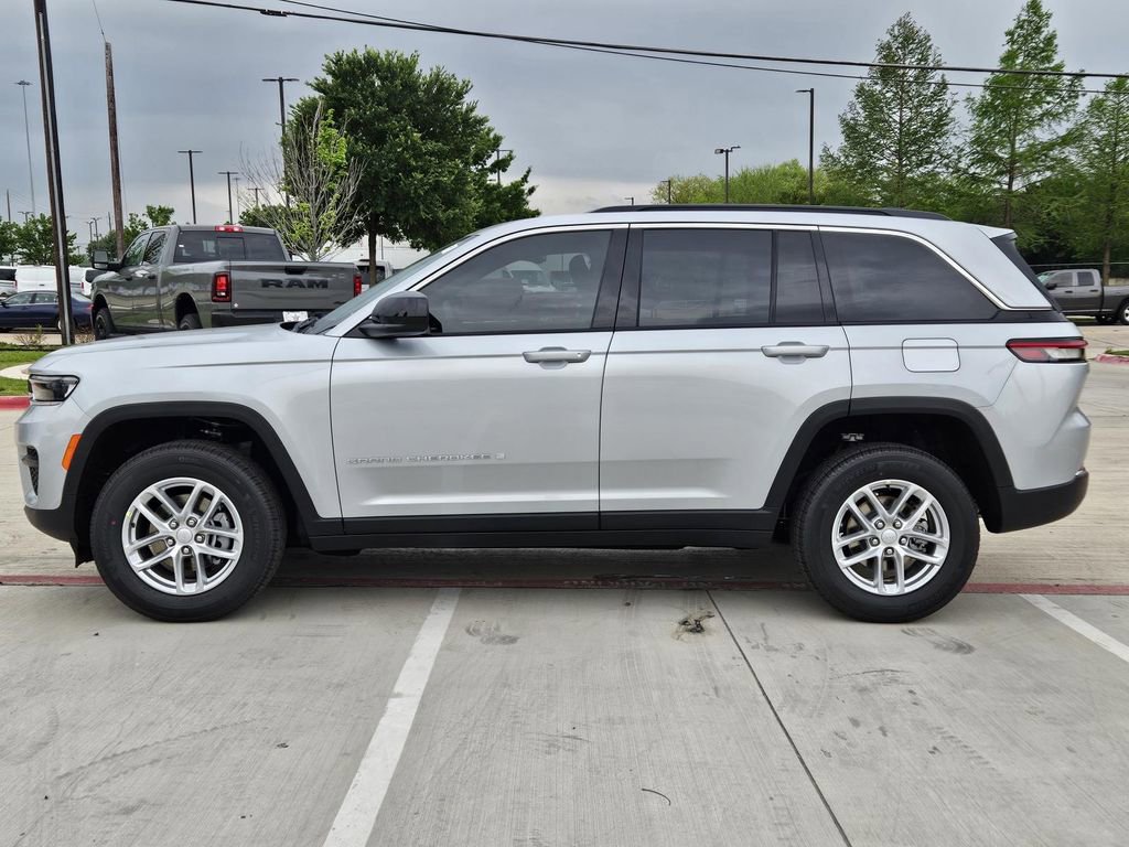 New 2026 Jeep Grand Cherokee Laredo AWD/4WD image 2