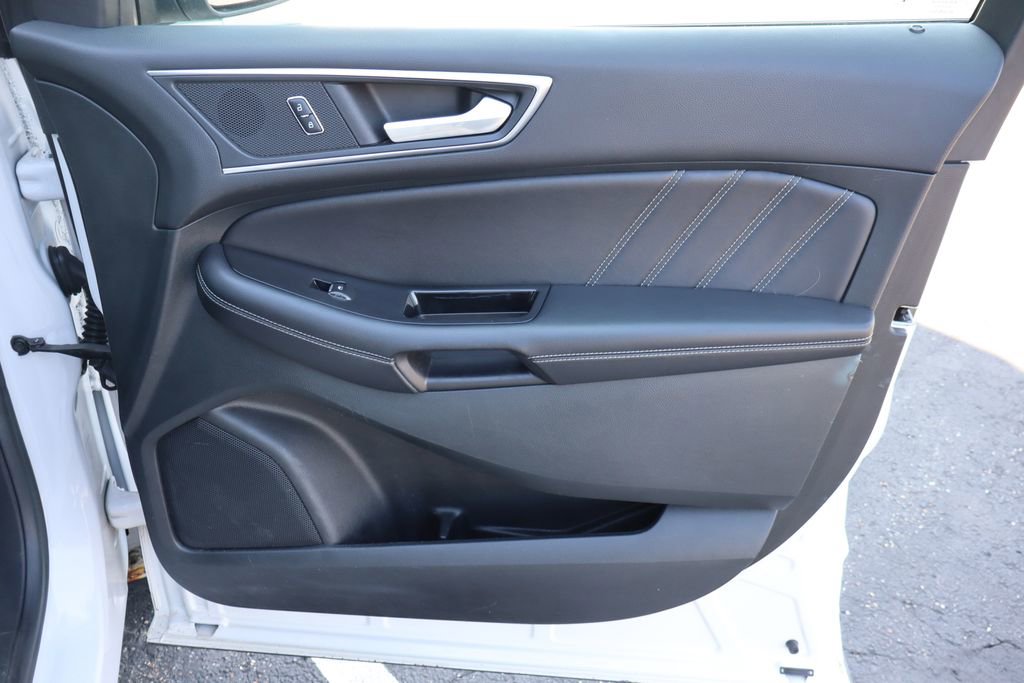 Used 2016 Ford Edge Sport w/ Technology Package AWD/4WD image 13