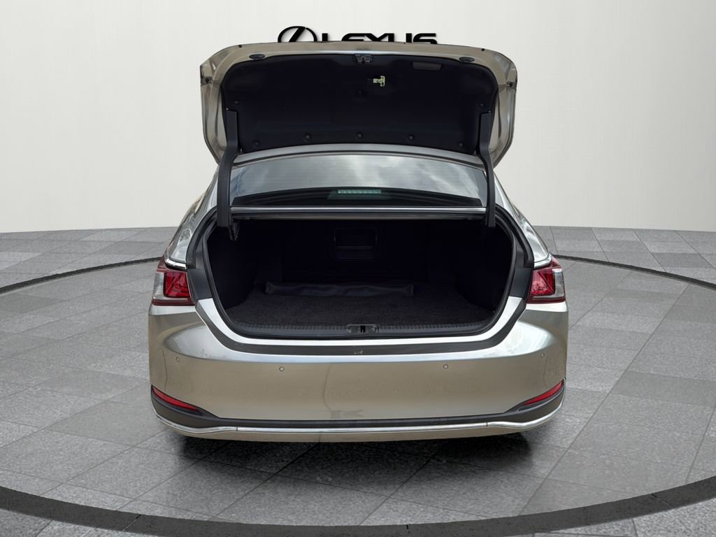 Certified 2021 Lexus ES 300h w/ Premium Package image 16