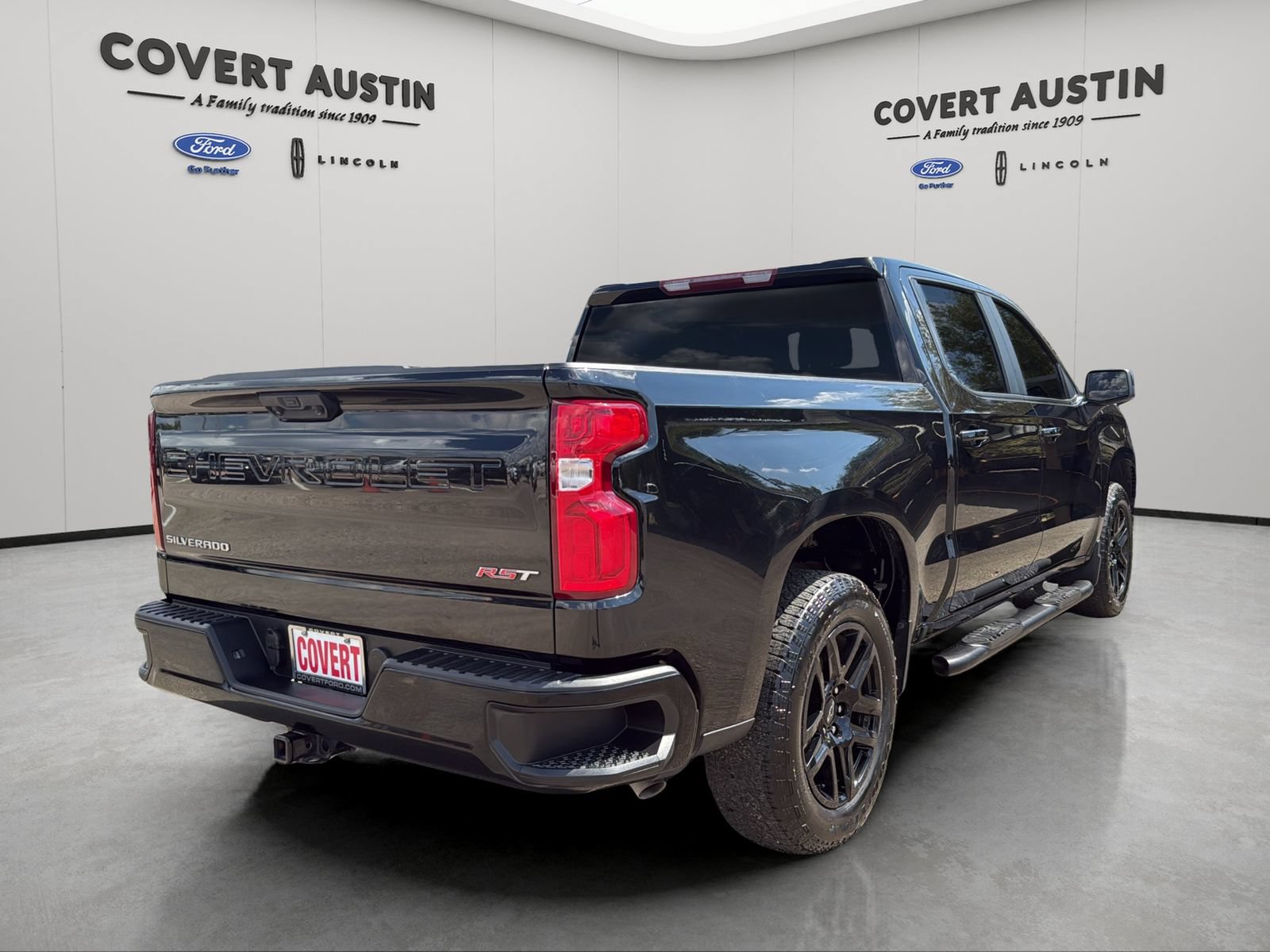 Used 2024 Chevrolet Silverado 1500 RST AWD/4WD image 5