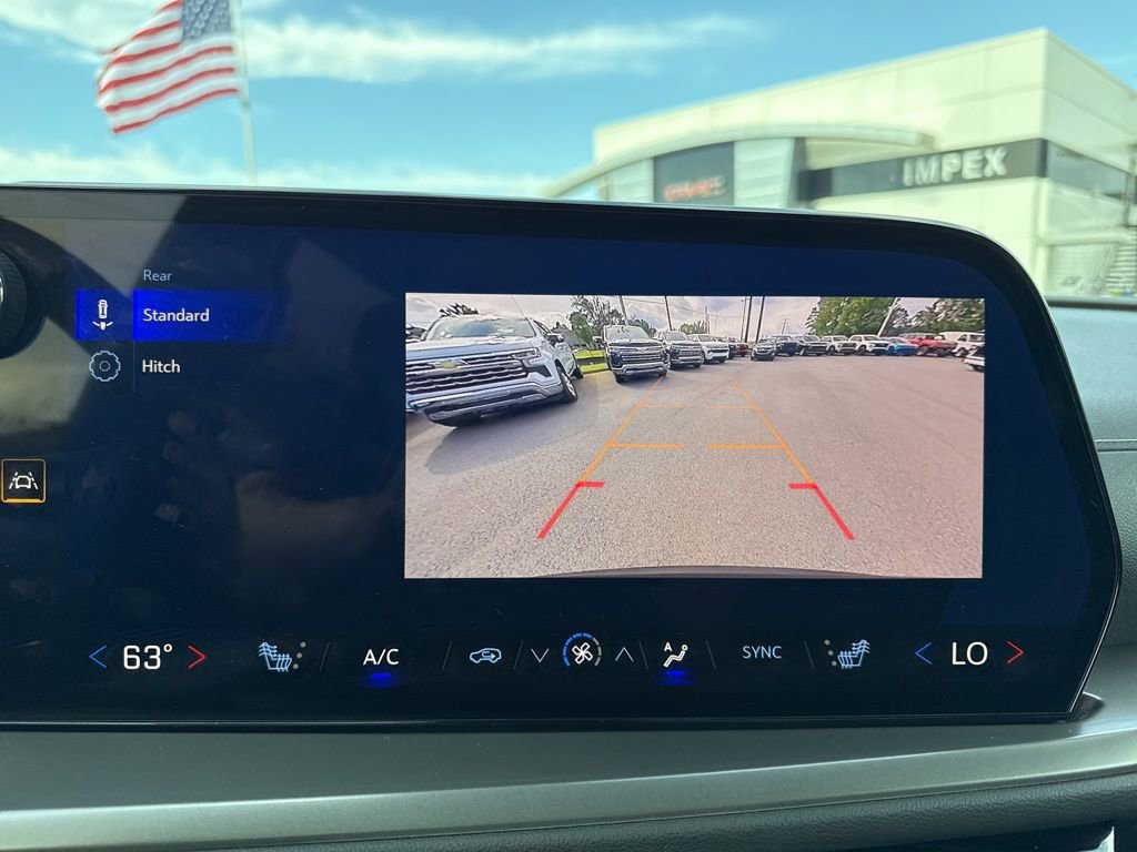 Used 2025 Chevrolet Traverse LT image 21