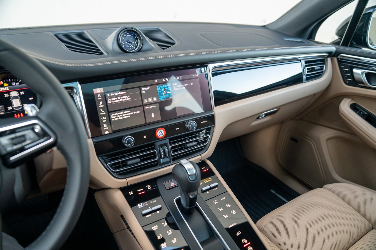 Certified 2026 Porsche Macan AWD/4WD image 15