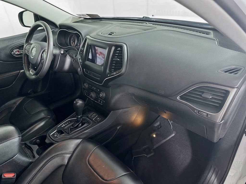 Used 2020 Jeep Cherokee Latitude Plus image 31