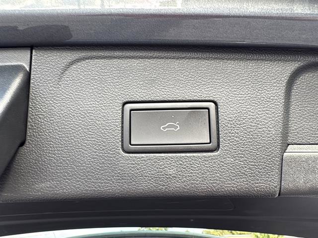 Certified 2025 Volkswagen Atlas SE w/ Panoramic Sunroof Package image 13