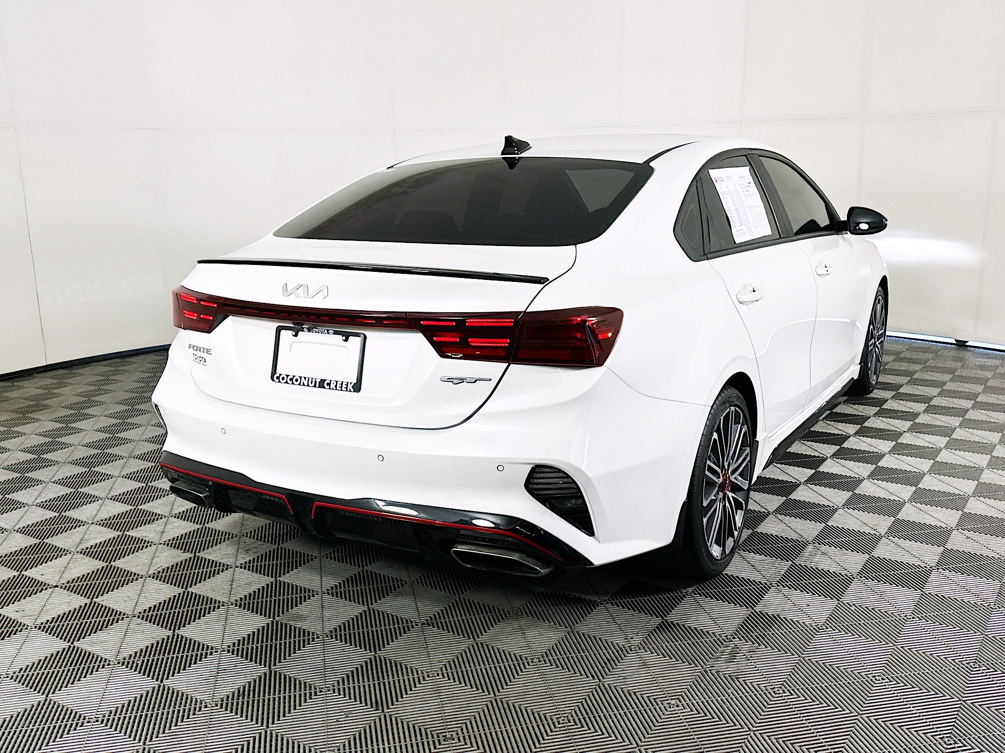 Used 2022 Kia Forte GT FWD image 3