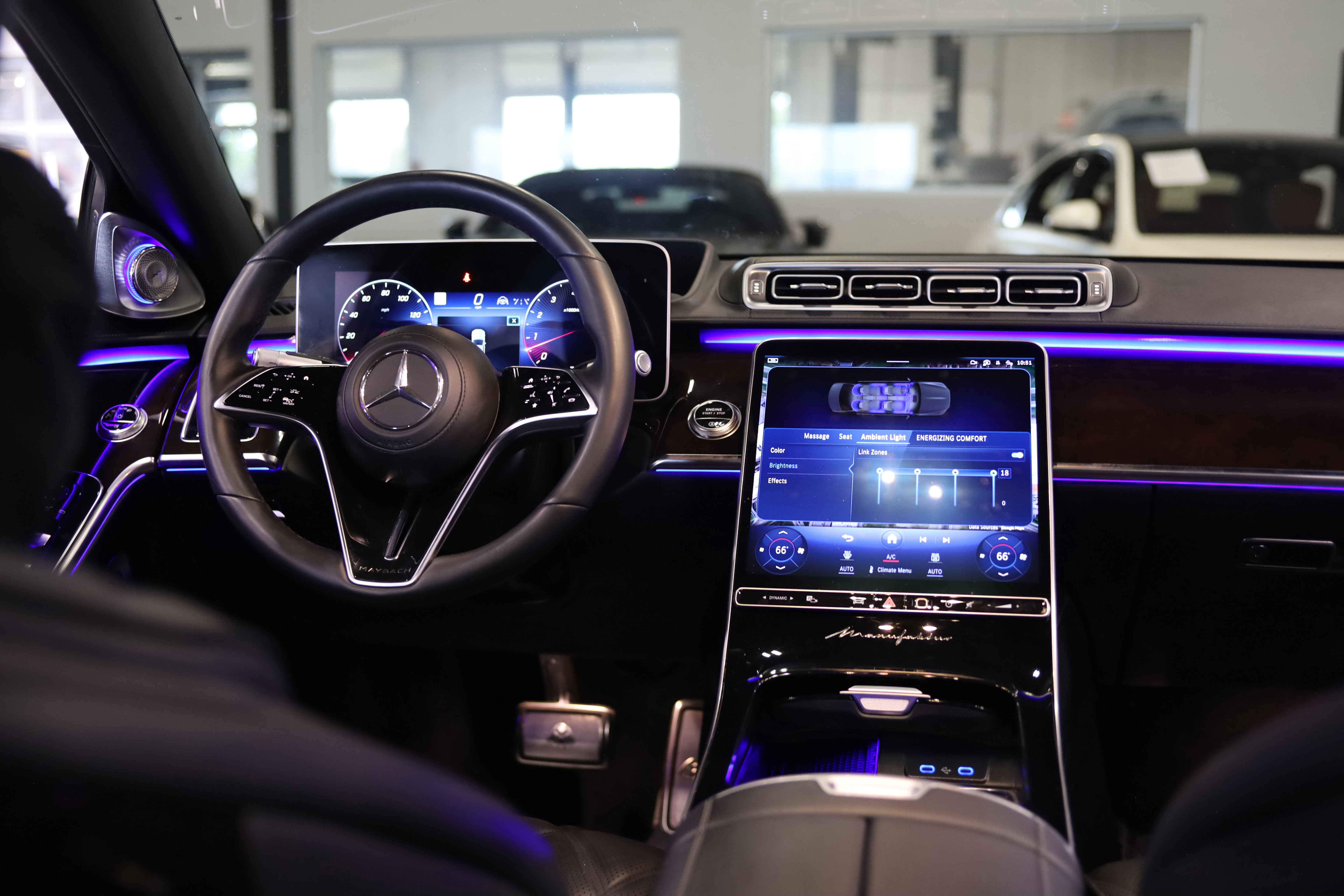 Used 2023 Mercedes-Benz Maybach S 680 4MATIC w/ Manufaktur Leather Package image 29